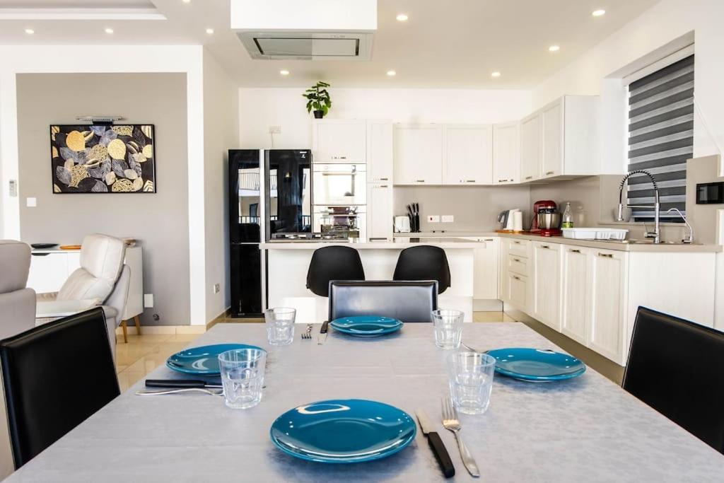 Mellieha, Luxury 3 Bedroom Azure Maisonette Luaran gambar